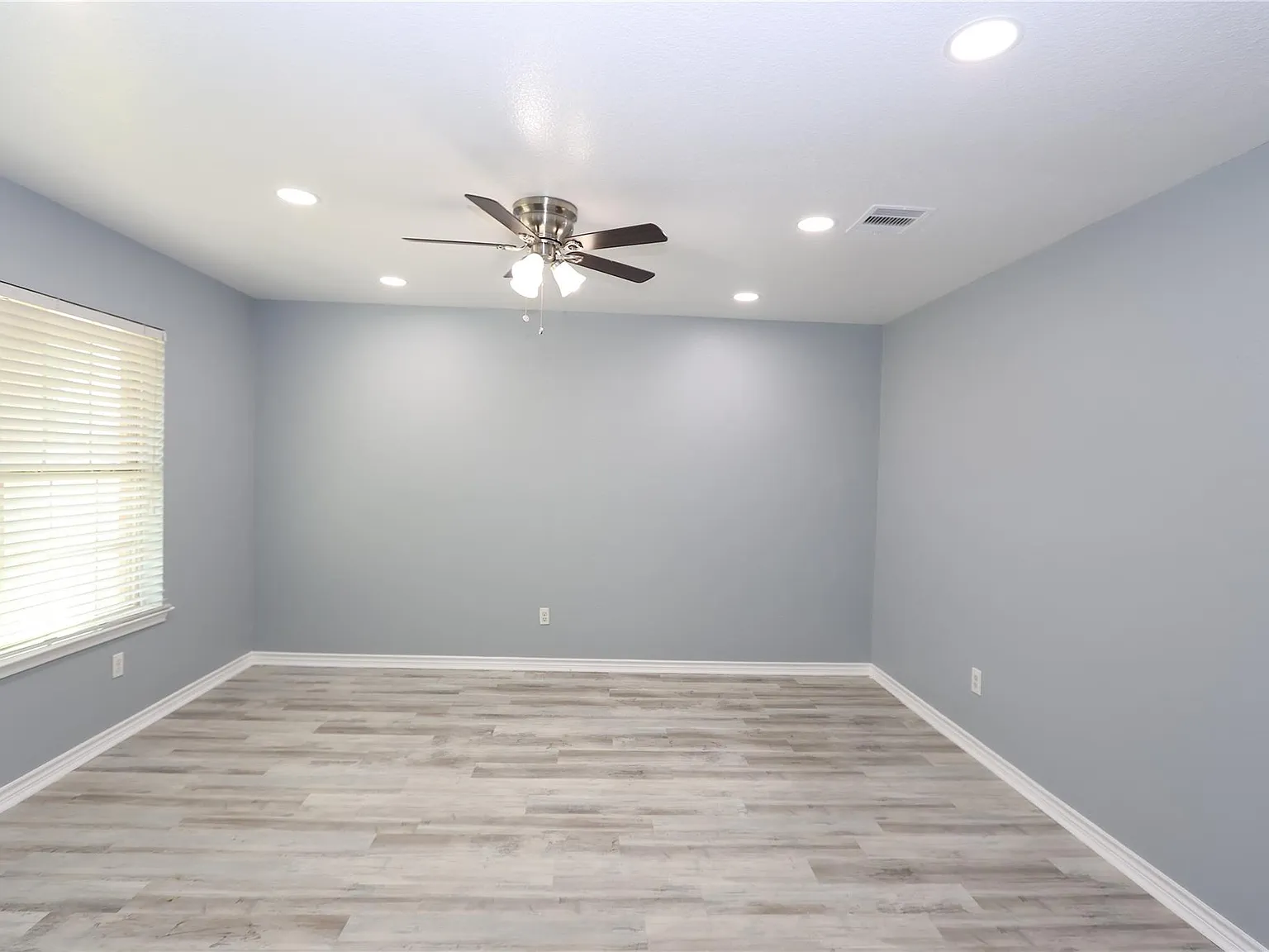 4 bed, 3.5 bath, 2503 sqft, $2,700 — Photo 4