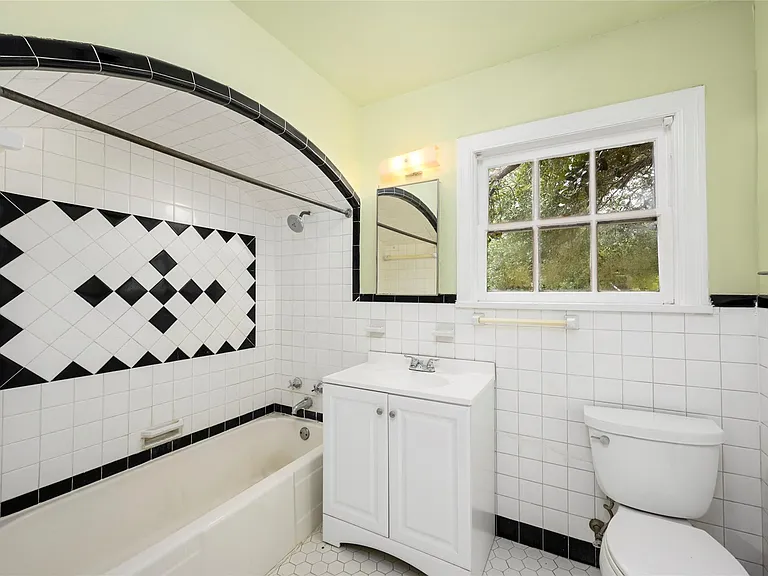 1832 Lexington St — Photo 19