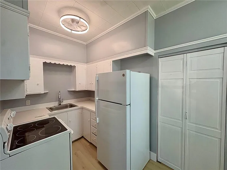 438 Wolcott Ave #4 — Photo 7