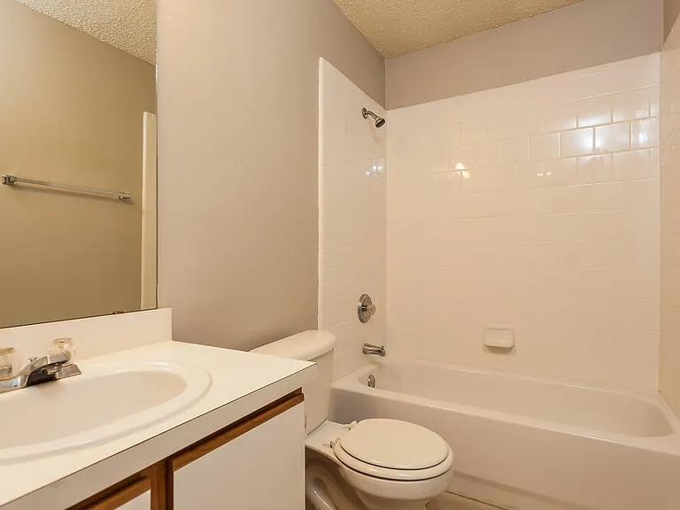 1100 Greenbend Dr — Photo 13