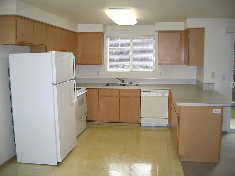 Golf Club Apartments — Photo 28