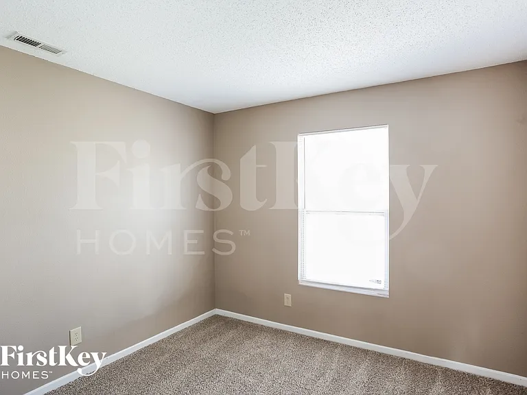 1331 Ellington Dr — Photo 11