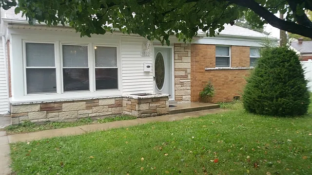 8022 S Kenton Ave photo 1