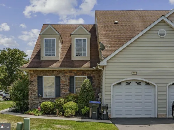 70 Waynebrook Dr, Honey Brook, PA 19344