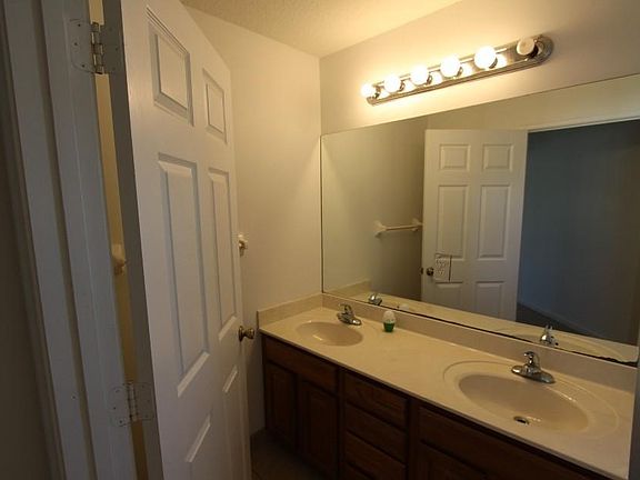 2nd image of 1009 SW Janette Ave