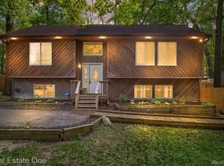 4349 Sedum Gln, Waterford, MI 48328
