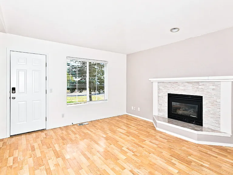 15679 170th Dr SE — Photo 4