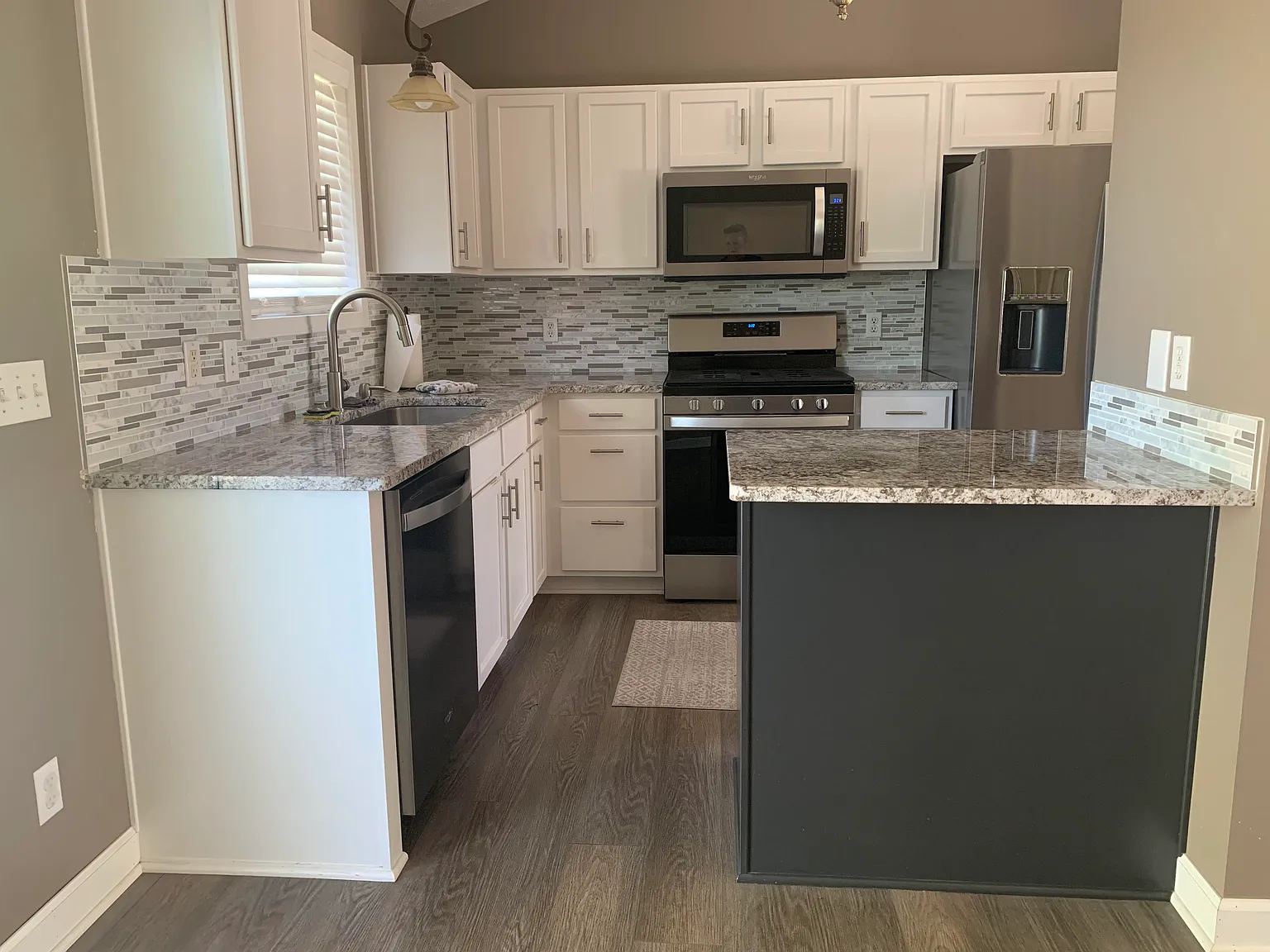 3 bed, 1339 sqft, $2,200 — Photo 3
