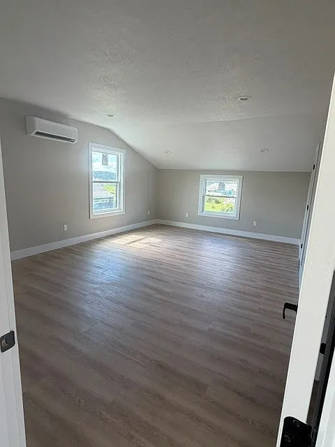 3 bed, 2000 sqft, $2,400 — Photo 3