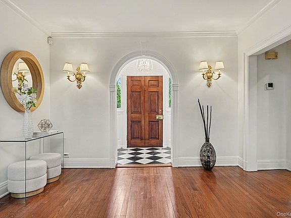 4th image of 2 Park Drive S