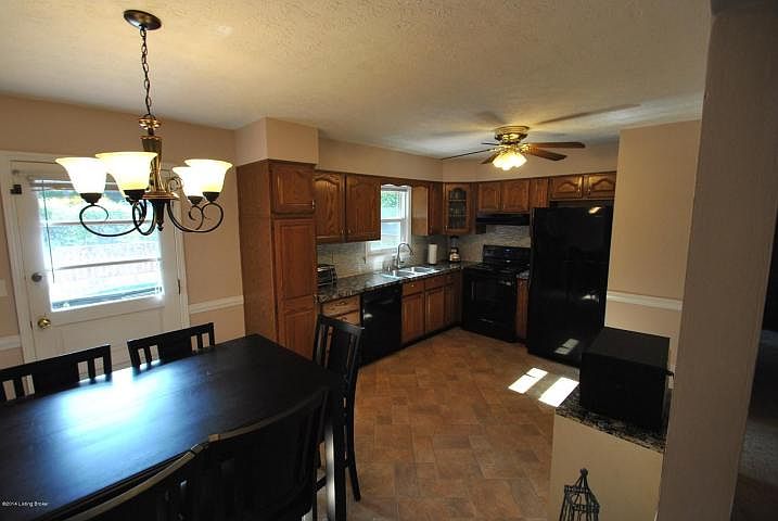 2nd image of 4520 Sanders Ln