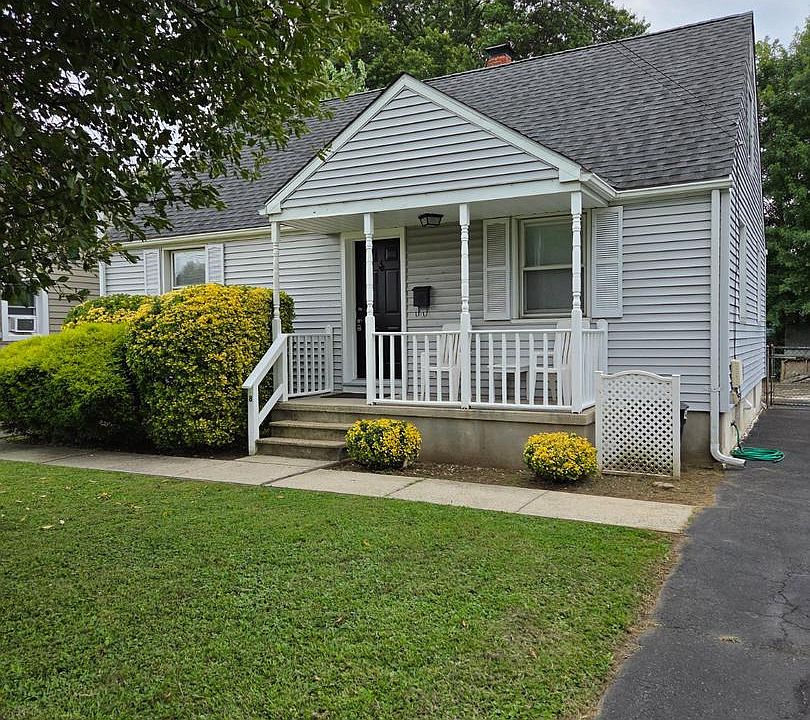 1st image of 8 Stratford Ave