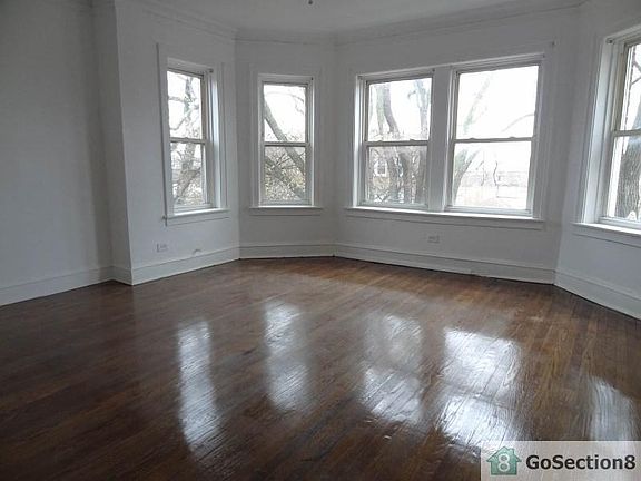2nd image of 8509 S Crandon Ave