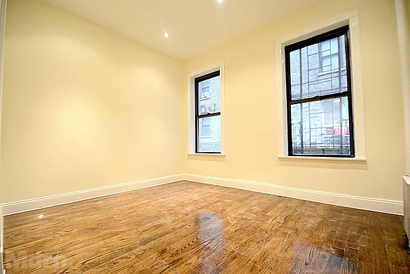 Rented by Mdrn Residential | media 9