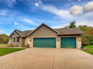 1011 Sunrise Dr, Woodbury, MN 55125