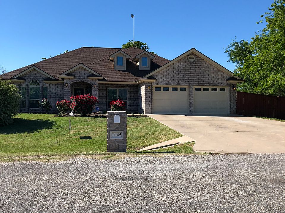1st image of 1045 Walking Horse Dr