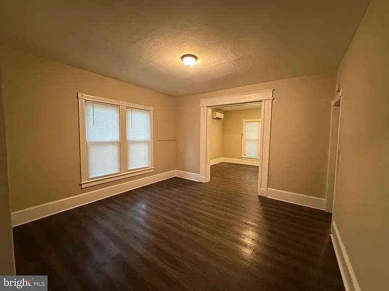 572 Columbia Ave — Photo 4