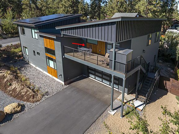 Red arrow is the Bend River Walk Villa.