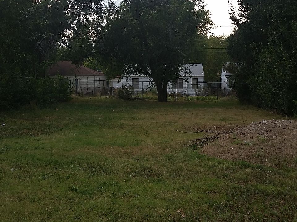 2nd image of 647 S Sylvan Ln