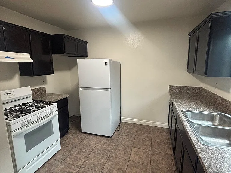 3966 S Hobart Blvd — Photo 3