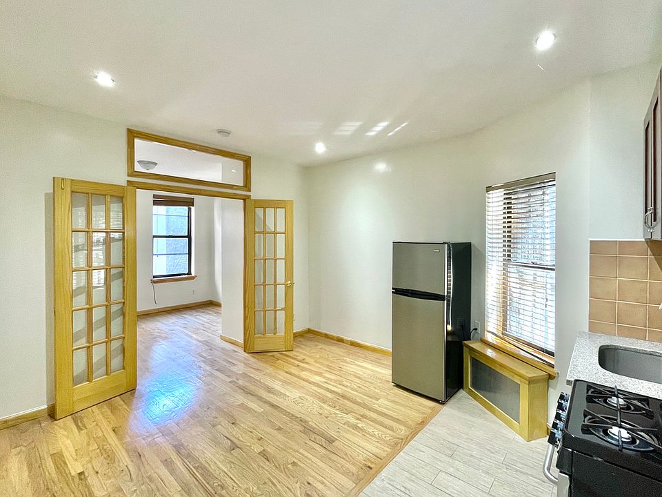 1st image of 176 Stanton St APT 1B