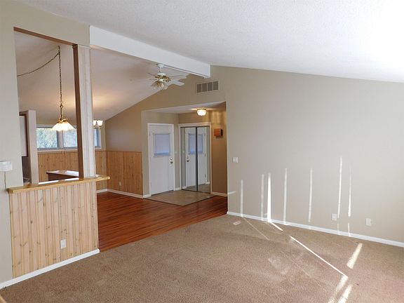 3rd image of 722 Greenbriar Cir