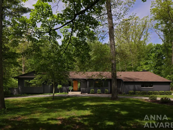 7130 Oak Brook St SE, Grand Rapids, MI 49546