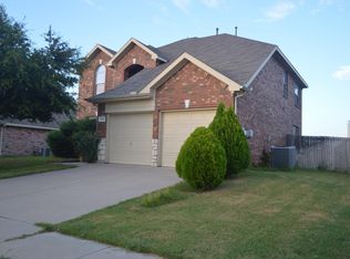 303 Brasher Ln, Euless, TX 76040