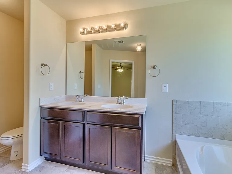 7336 NW 148th St — Photo 30