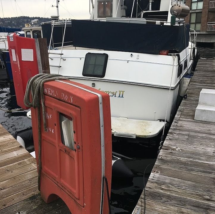 This is the 40 ft boat slip.  5 slips away from a wide open Lake Washington.