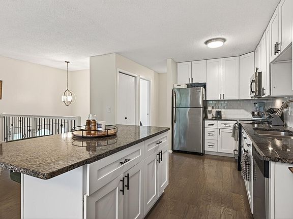 2nd image of 1738 Woodgate Ln