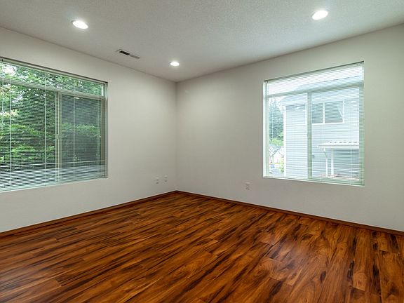 4th image of 3604 NE 81st Cir