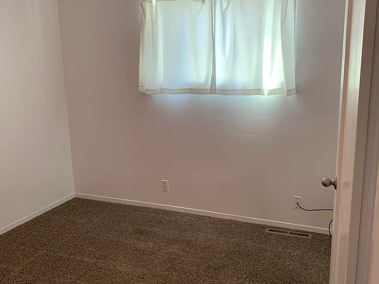 1875 Blakeslee Ave — Photo 19