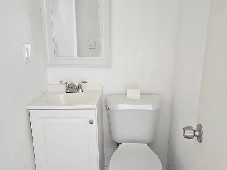 658 Jolly Ave S #10 — Photo 10