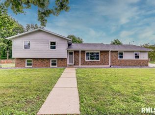 2720 Arrowhead Dr, Springfield, IL 62702