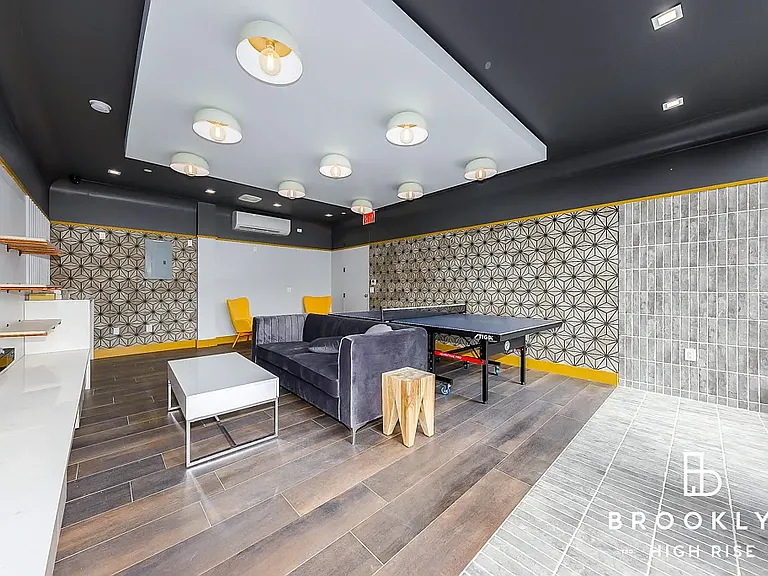 1010 Rogers Ave #5A — Photo 6