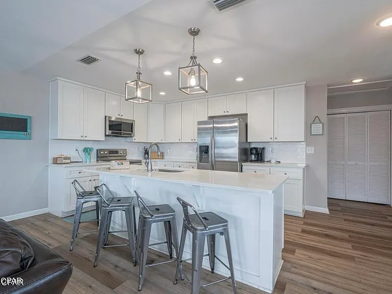 6320 Beach Dr — Photo 8