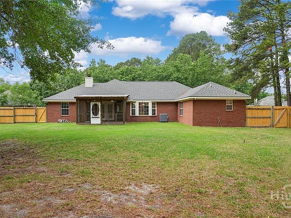 3rd image of 240 Pine View Drive