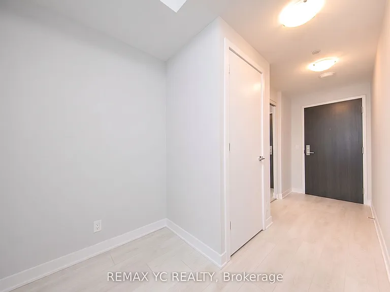 2221 Yonge St #1201 — Photo 2