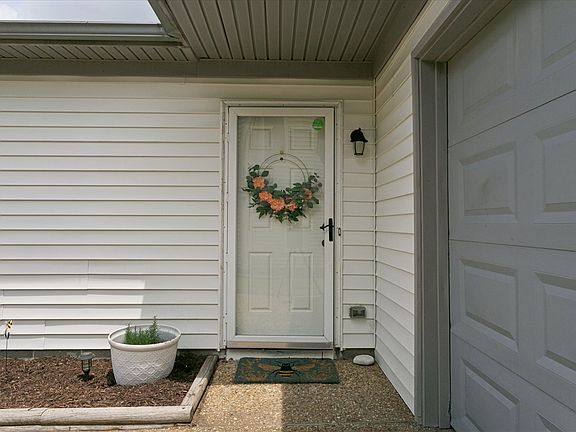 5th image of 940 Lowry Pl
