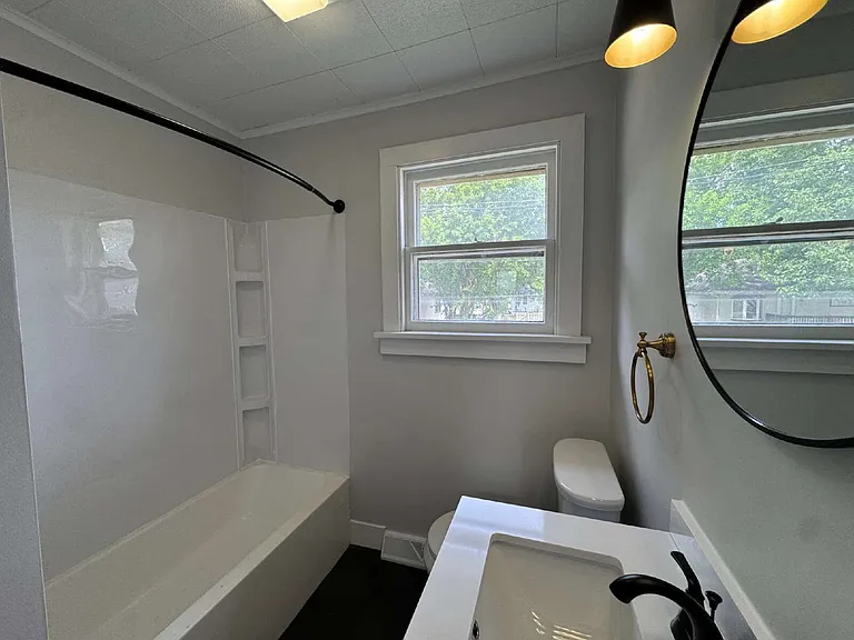 122 Lawndale Ave — Photo 6