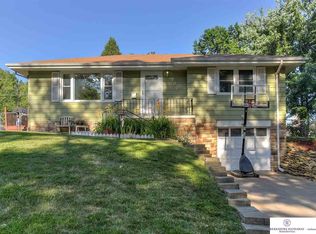 707 Shamrock Rd, Papillion, NE 68046