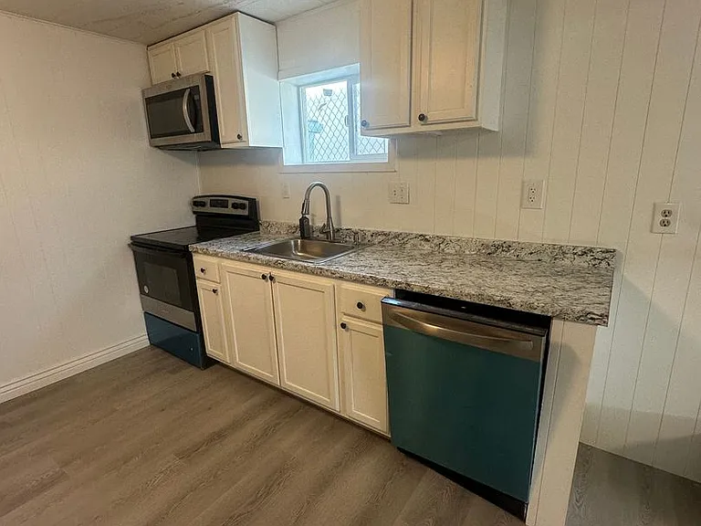 1416 W Harris Ave — Photo 6