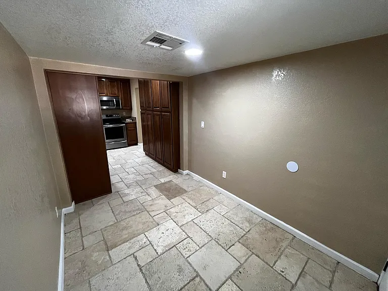 1270 W Brighton Ave — Photo 7