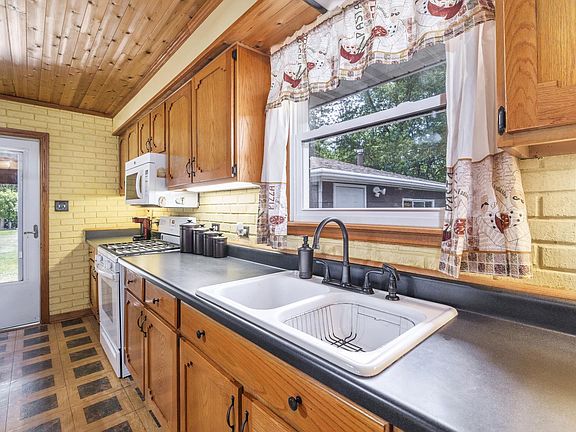 5th image of 2131 Elmwood Ln