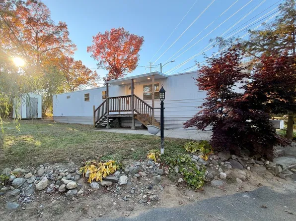 4 Pipit Dr, Chicopee, MA 01020