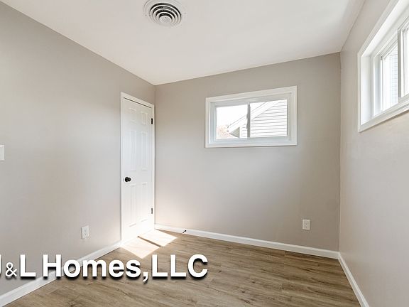 2nd image of 3829 Brentwood Ct #3829