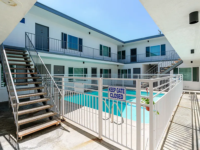 12520 Pacific Ave #4 — Photo 9