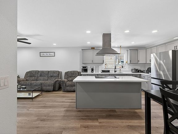 5th image of 2880 Kennedy Dr