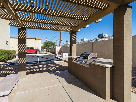 5th image of 2047 W Hayward Ave Unit 118